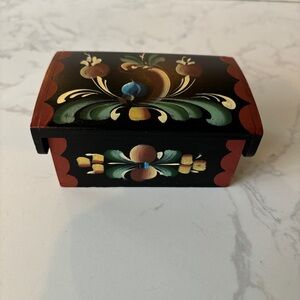 Norwegian Folk Art Hand Painted Rosemaling Wooden Keepsake Box